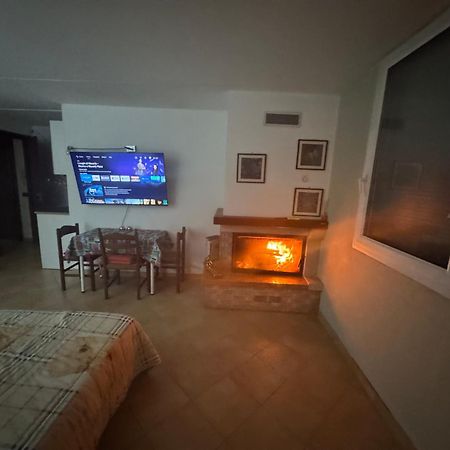 Private Room With Independent Entrance อาร์กอเร ภายนอก รูปภาพ